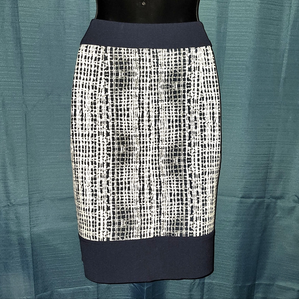 Jones NY | Navy Print Pencil Skirt - Picture 3 of 5